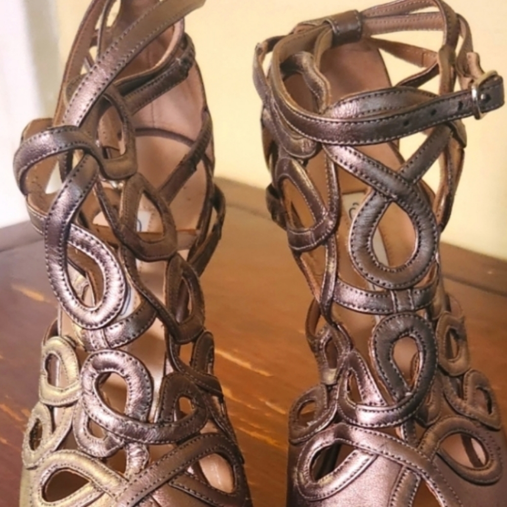 Oscar de la Renta 👠 - Picture 5 of 6